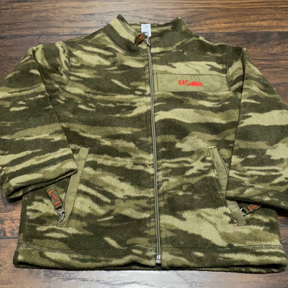 Gap boys camouflage fleece jacket sz 5